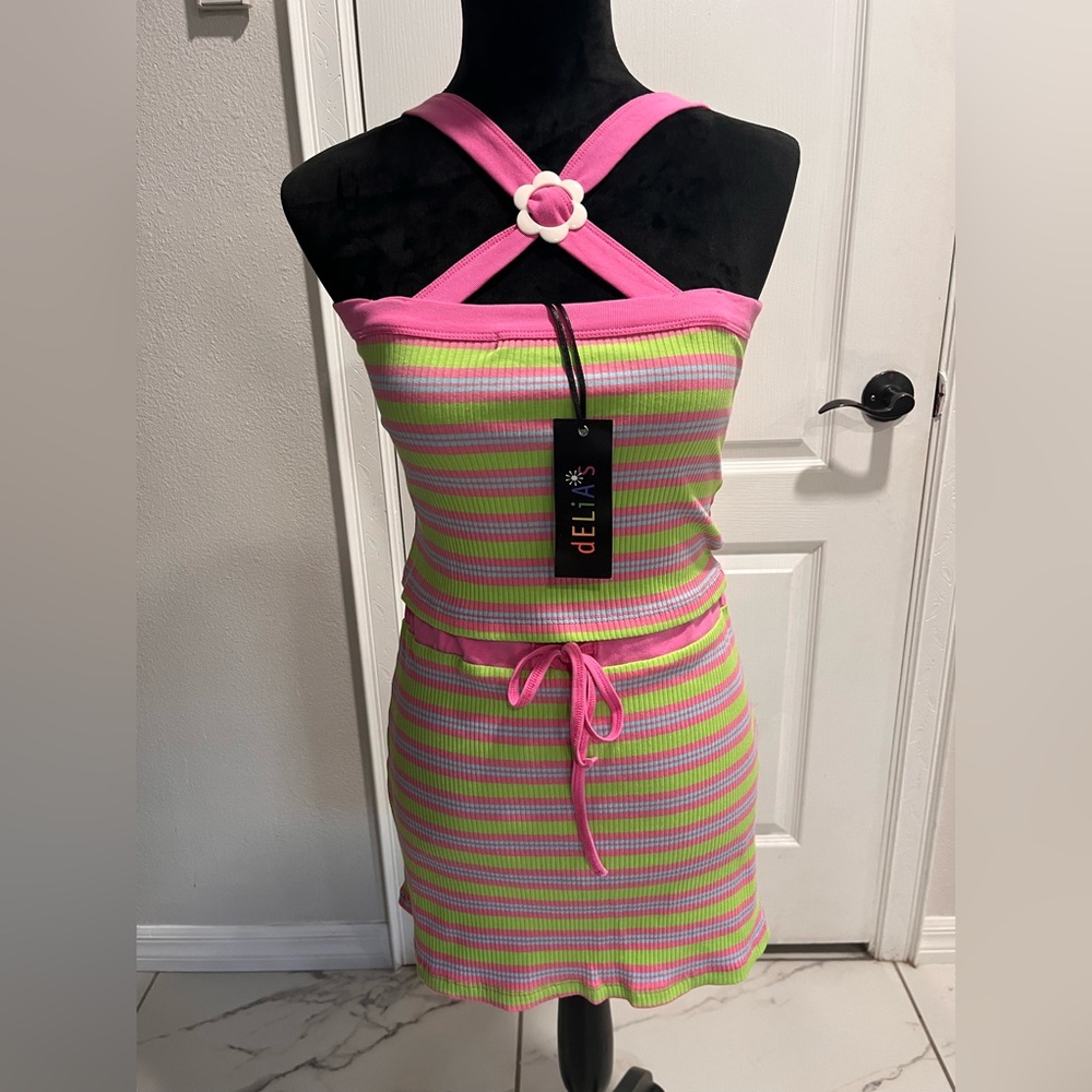 Beautiful Delias
Two Pieces Set
New